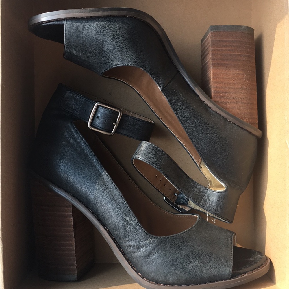 Kelsi Dagger Block Heels